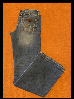 Wrangler Girl Flare Leg Jean Pant Size 10 Regular Medium Wash Blue Western CUTE!